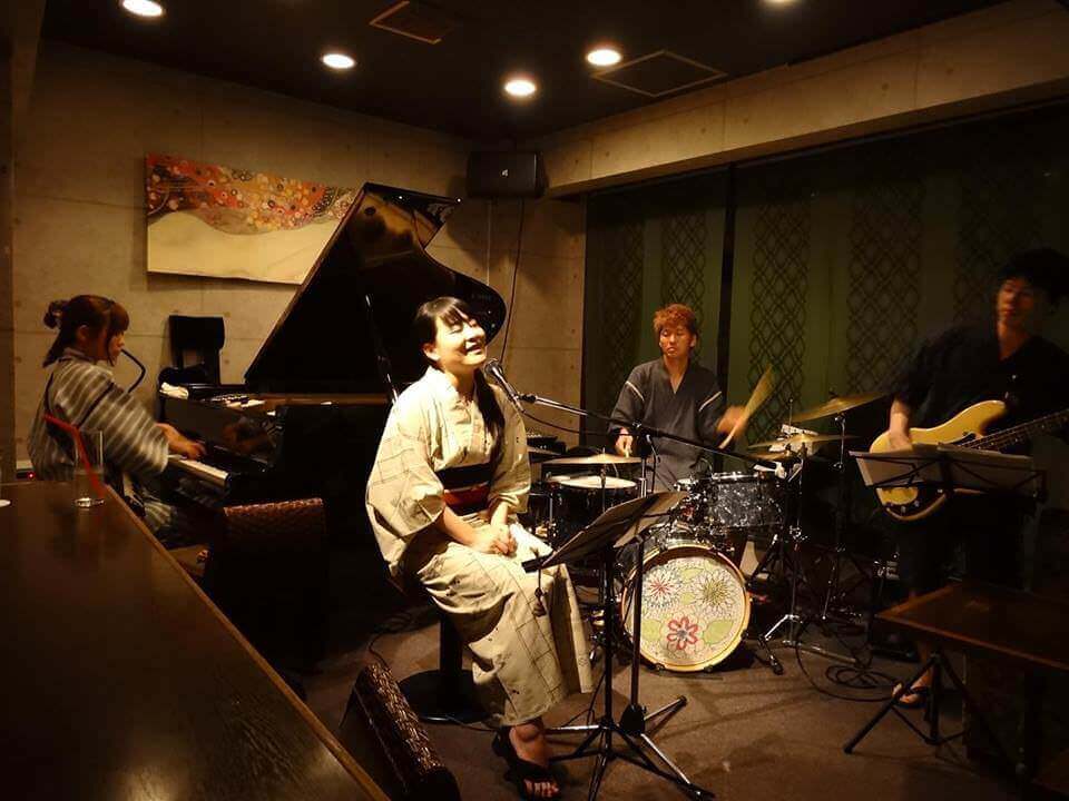 東京倶楽部でのライブ風景