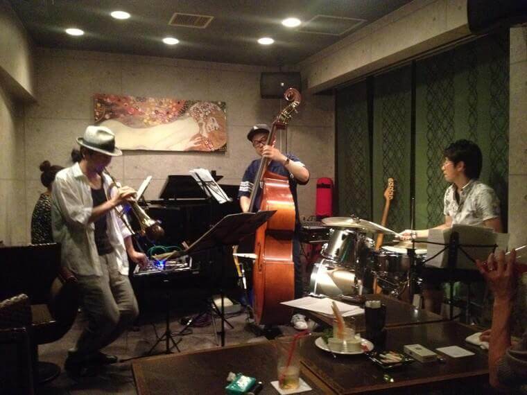 東京倶楽部でのライブ風景