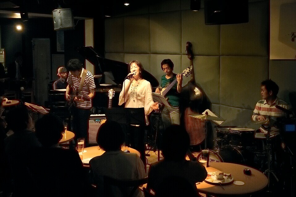 東京倶楽部でのライブ風景