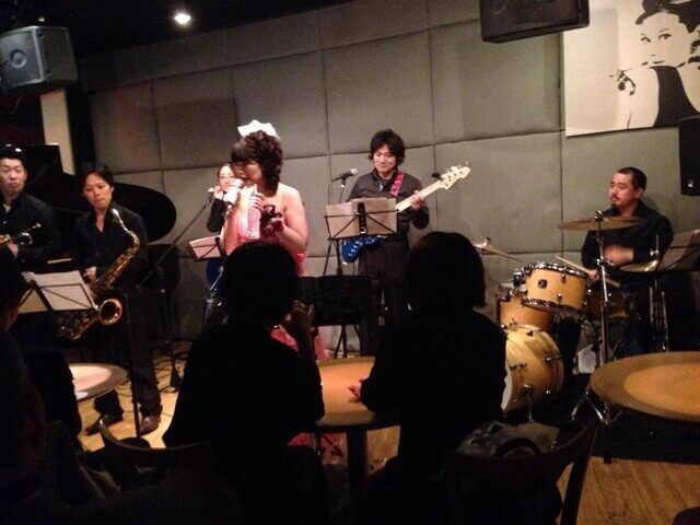東京倶楽部でのライブ風景