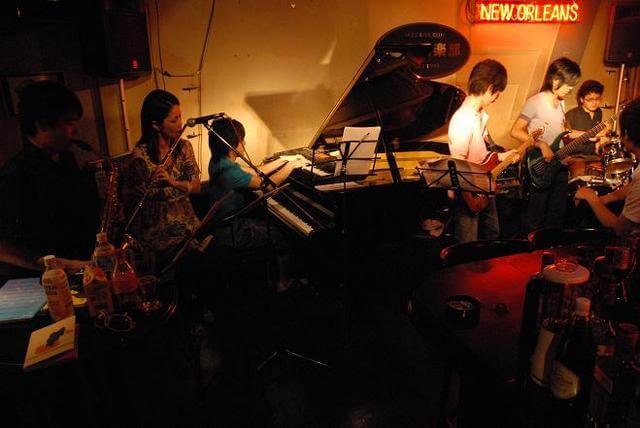 東京倶楽部でのライブ風景